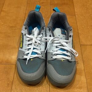 Teva mountain biking sneakers